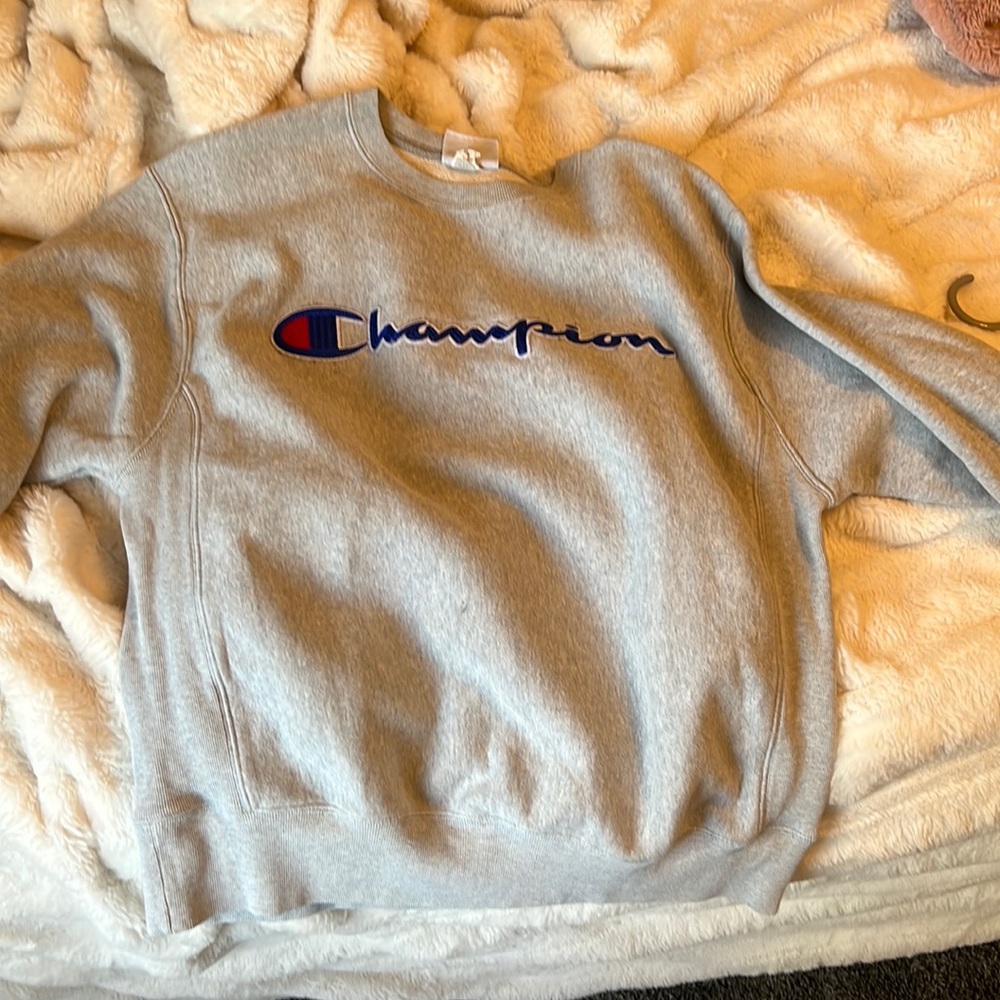 Grey crewneck champion